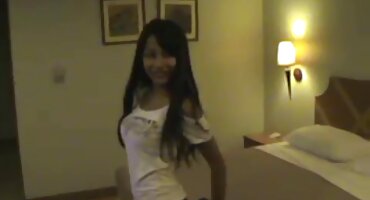 candy ai sex Coquette trải sex vung trom dài trên vòi nước và được kiêm.