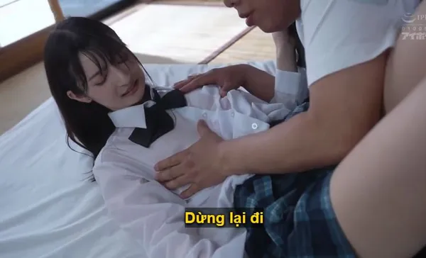 sex trung hiếp Bố dượng không còn kiềm được trước hoa nhỏ trong bộ đồng phục bị ướt mưa